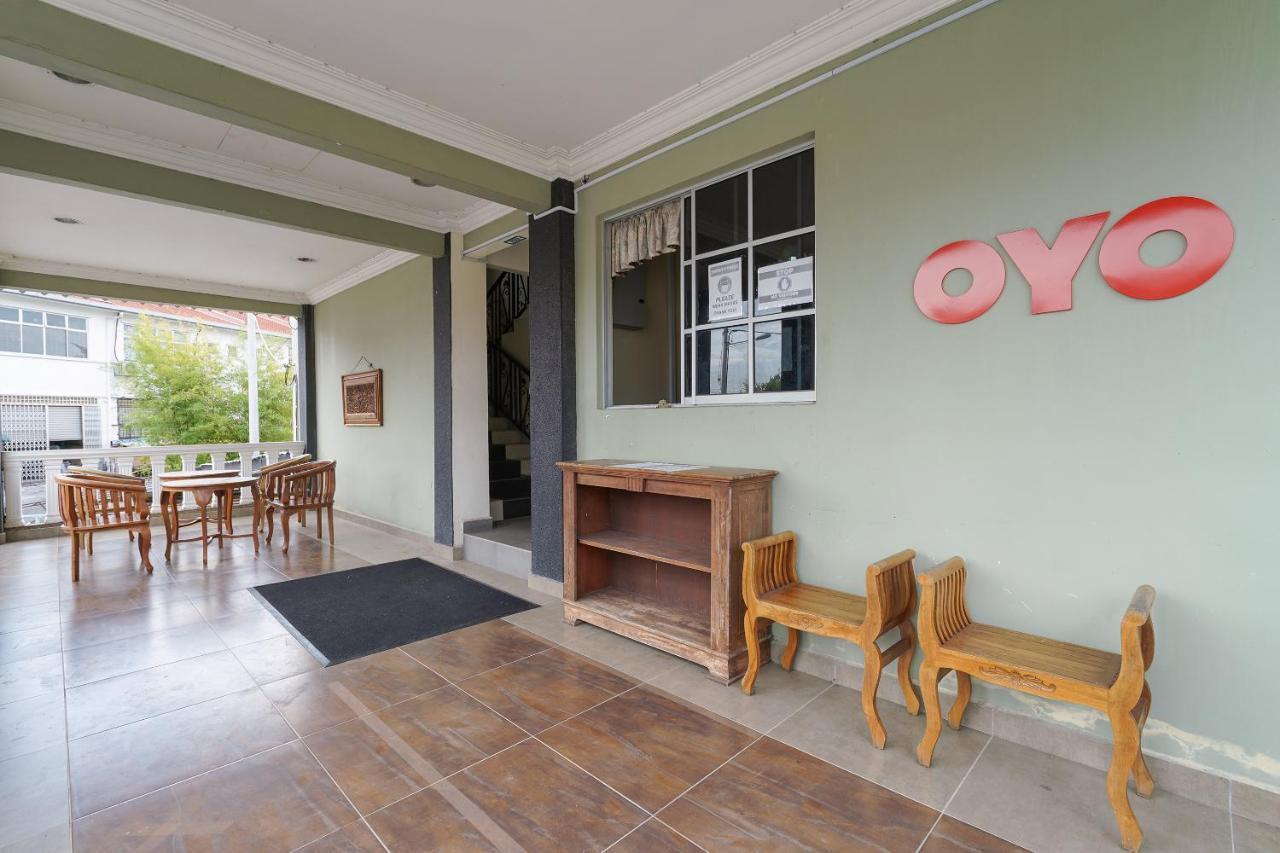 Oyo 90451 Bangi Moya Guesthouse Eksteriør bilde
