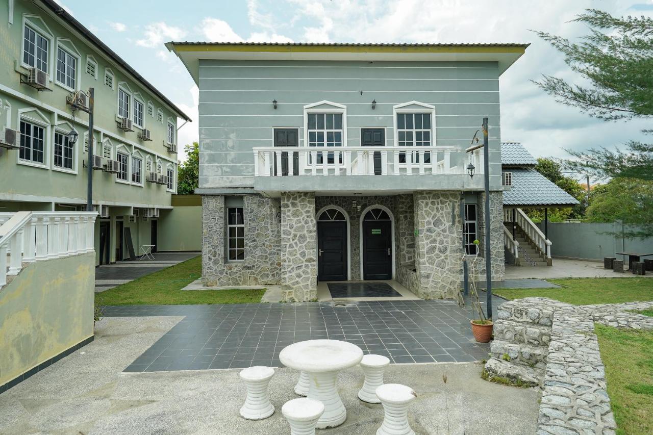 Oyo 90451 Bangi Moya Guesthouse Eksteriør bilde