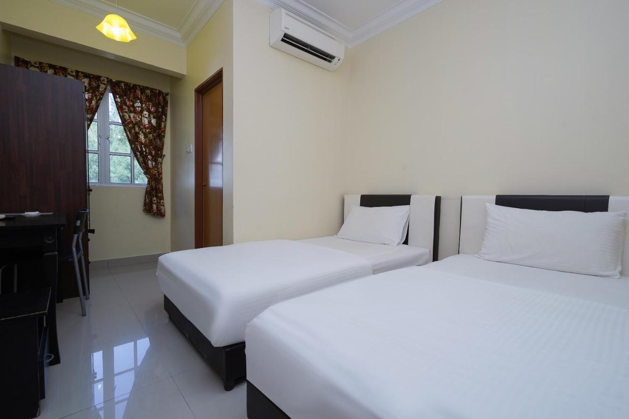 Oyo 90451 Bangi Moya Guesthouse Eksteriør bilde