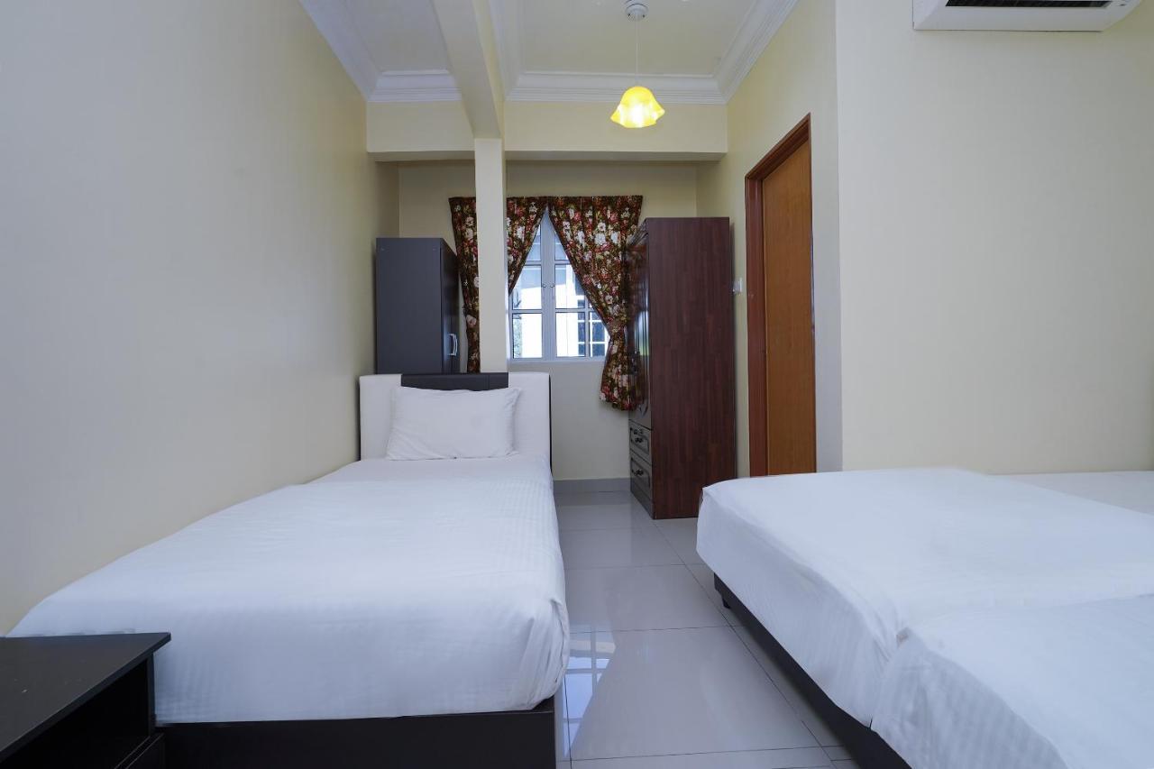 Oyo 90451 Bangi Moya Guesthouse Eksteriør bilde