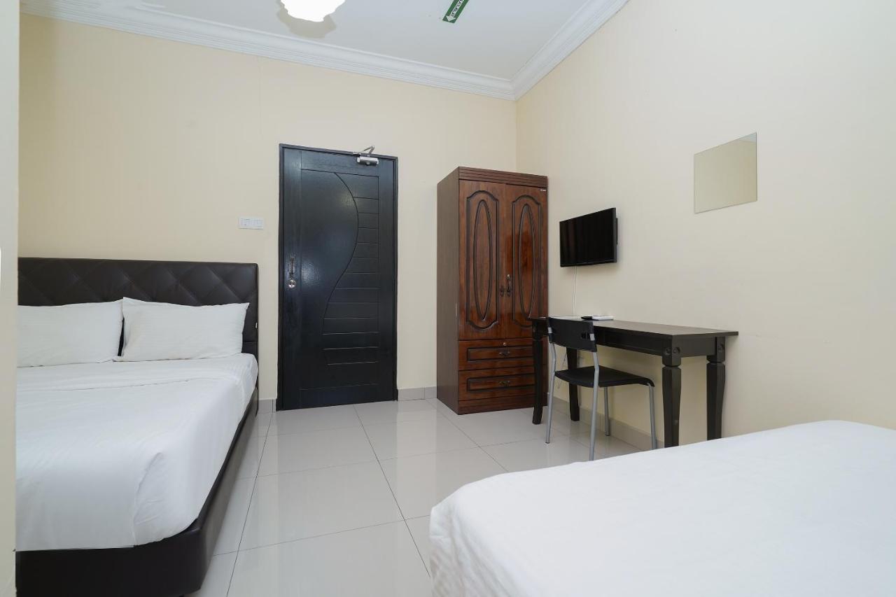 Oyo 90451 Bangi Moya Guesthouse Eksteriør bilde